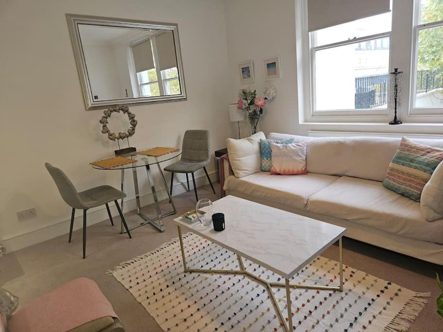 Cozy One Bedroom Next To Paddington * Londen